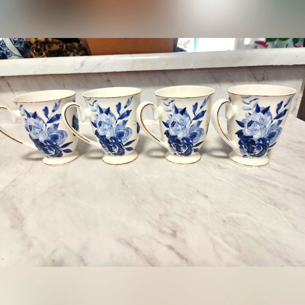 Grace Teaware Mugs Blue & White Floral & Butterflies Gold Trim Set of Four New